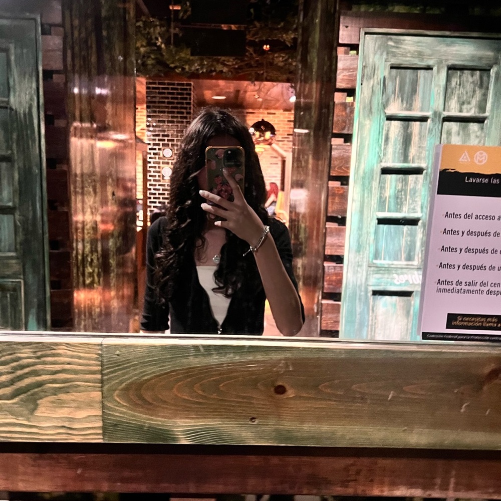 Meet your Posher, Almudena